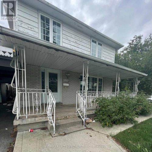 3374 Morning Star Drive, Mississauga (Malton), ON, L4T1X8 | Card Image