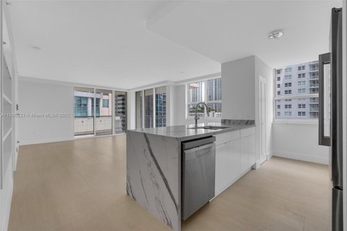 1002-1155 Brickell Bay Dr, Miami, FL, 33131 | Card Image