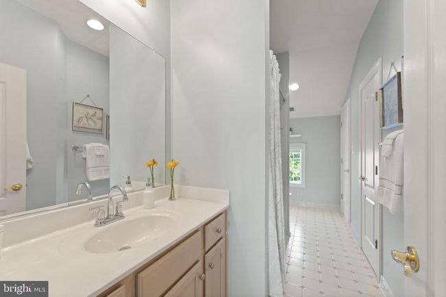 18985 Coreopsis Ter, Townhouse with 3 bedrooms, 4 bathrooms and null parking in LEESBURG VA | Image 55