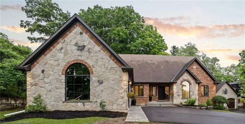 515 Hamilton Dr, Ancaster, ON, L9G2A9 | Card Image