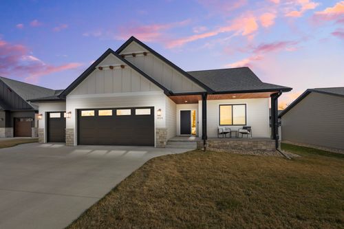 1834 Fox Hill Cir, Brookings, SD, 57006-5628 | Card Image