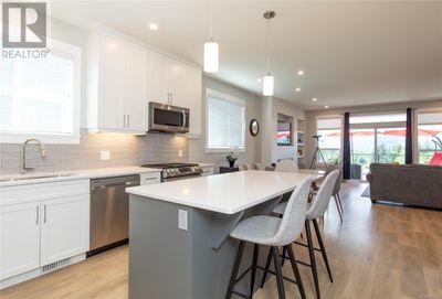 4469 Wellington Rd, Home with 4 bedrooms, 4 bathrooms and 4 parking in Nanaimo BC | Image 3