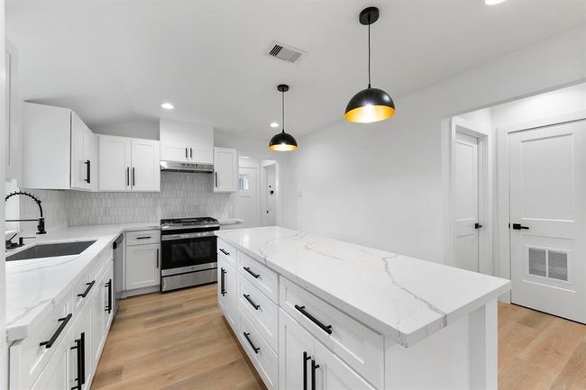 5610 Chapman St, House other with 2 bedrooms, 2 bathrooms and null parking in Houston TX | Image 7