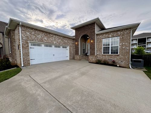 669 White Face Dr, Clarksville, TN, 37040-1201 | Card Image
