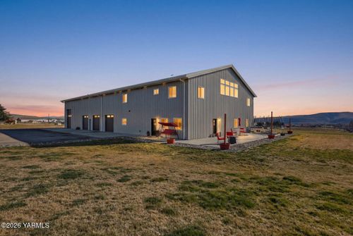 190 Gopher Rd, Selah, WA, 98942-9112 | Card Image