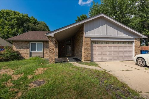 8671 Pinegate Way, Huber Heights, OH, 45424-1179 | Card Image