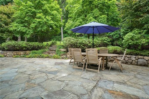 8 Brady Rd, Mount Kisco, NY, 10549-4969 | Card Image