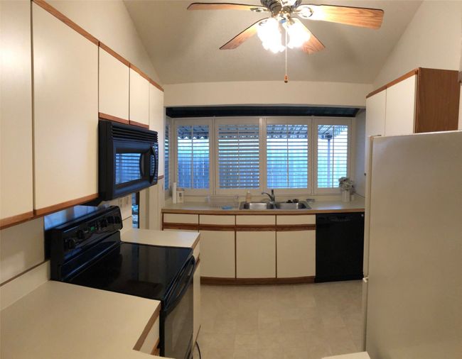 APT-138 - 18040 Midway Rd, Condo with 2 bedrooms, 2 bathrooms and null parking in Dallas TX | Image 6