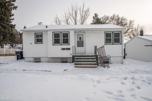 329 6th St W, Dickinson, ND, 58601-4730 | Card Image
