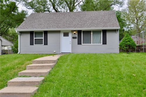 5149 Crest Dr, Kansas City, KS, 66106-3351 | Card Image