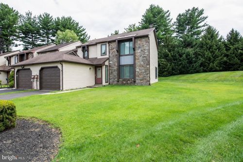 744 Newbury Ct, SOUTHAMPTON, PA, 18966-4552 | Card Image