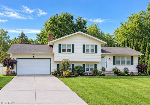 3971 Selnik Rd, Kent, OH, 44240-6409 | Card Image