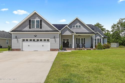 216 Wedgefield Cir, Maple Hill, NC, 28454-8711 | Card Image