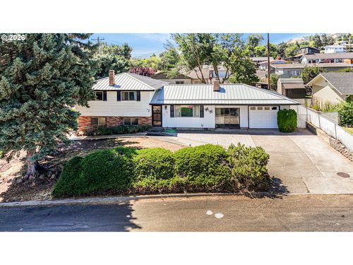 1004 Maple St, TheDalles, OR, 97058 | Card Image