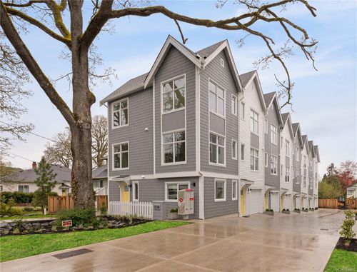 11-2536 Shelbourne St, Victoria, BC, V8R4L5 | Card Image