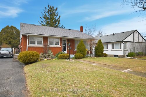 6161 Scott St, Niagara Falls, ON, L2E3B7 | Card Image