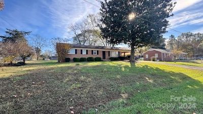 3230 25th Street Ne, House other with 3 bedrooms, 1 bathrooms and null parking in Hickory NC | Image 2