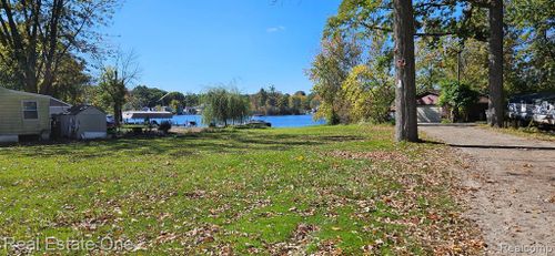 000 Riverside Drive, HAMBURG TWP, MI, 48116 | Card Image