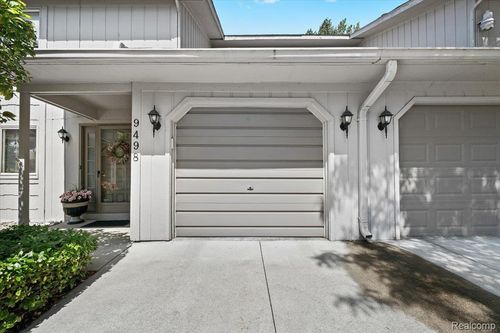 9498 Fenwin Dr, Grand Blanc, MI, 48439-8315 | Card Image