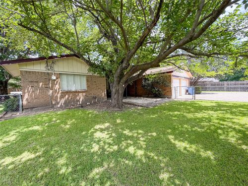 604 Cooper St, Ennis, TX, 75119-5204 | Card Image