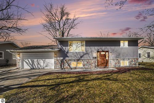 898 Riverview Dr, Alma, MI, 48801-2163 | Card Image