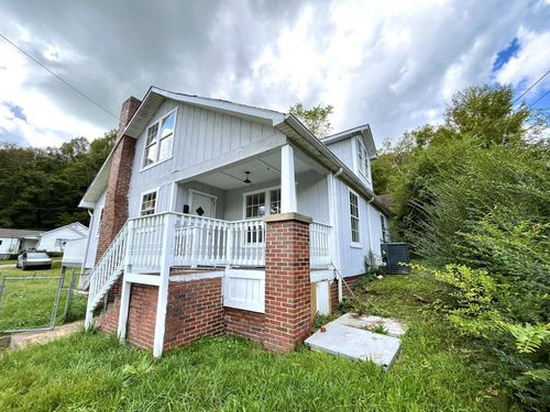 324 Yaden St, Cumberland, KY, 40823-1332 | Card Image