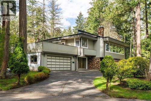 990 Cottontree Close, Victoria, BC, V8X4E9 | Card Image