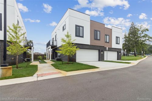 8120 Allor Lndg, Brighton, MI, 48114-9387 | Card Image