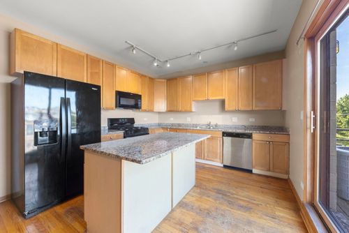 3-3246 W Warren Boulevard, Chicago, IL, 60624 | Card Image