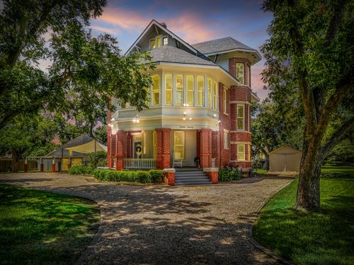 1220 W Lake Dr, Taylor, TX, 76574-2303 | Card Image