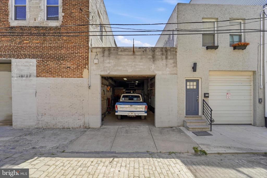 1328 20th St, Philadelphia, PA 19146-4303