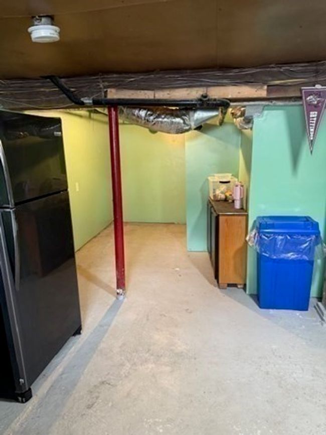 10 Byron St, House other with 4 bedrooms, 2 bathrooms and 4 parking in Worcester MA | Image 17