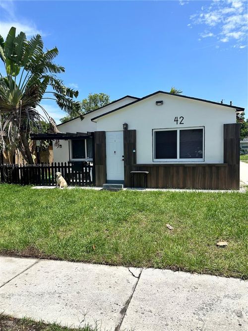 42 Se 10th Ter, Dania Beach, FL, 33004-4323 | Card Image