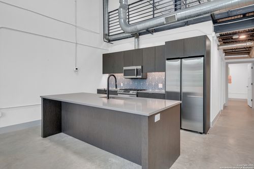 apt-313-215 Coca Cola Pl, San Antonio, TX, 78220-3511 | Card Image