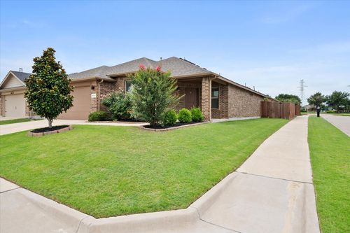 8333 Muddy Creek Dr, Fort Worth, TX, 76131-1676 | Card Image