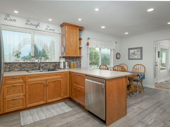 100 Dyer Dr, House other with 3 bedrooms, 3 bathrooms and 1 parking in Sayward BC | Image 31