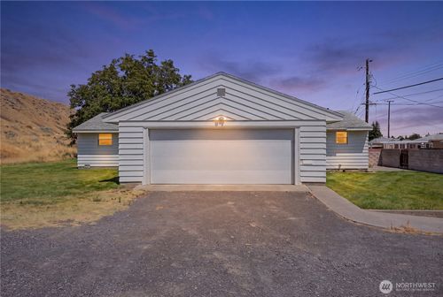 420 11th Ave Sw, Ephrata, WA, 98823-2079 | Card Image