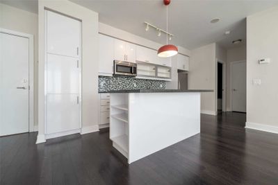 909 - 90 Stadium Rd, Condo with 2 bedrooms, 2 bathrooms and 1 parking in Toronto ON | Image 2