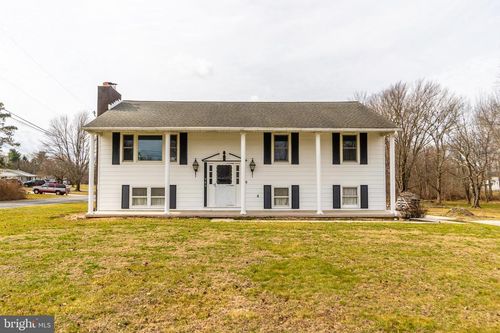 545 Hanover St, NEW OXFORD, PA, 17350-8422 | Card Image