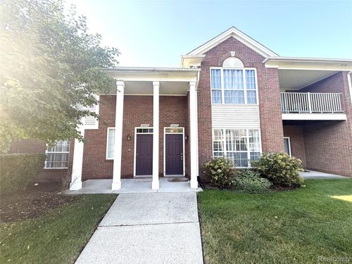 16373 Grandview Dr, Macomb, MI, 48044-4068 | Card Image