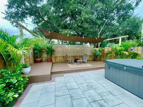 1137-1137 Ne 3rd Ave, Fort Lauderdale, FL, 33304-1916 | Card Image