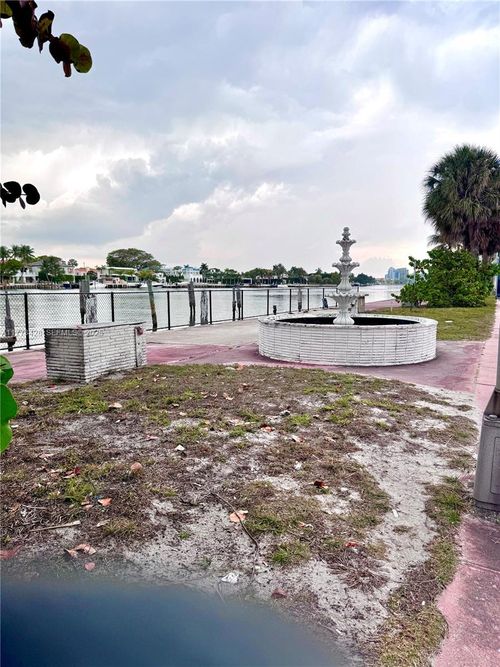 5255 Collins Ave, Miami Beach, FL, 33140-2572 | Card Image