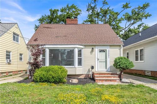 30021 Robert St, Wickliffe, OH, 44092-1715 | Card Image