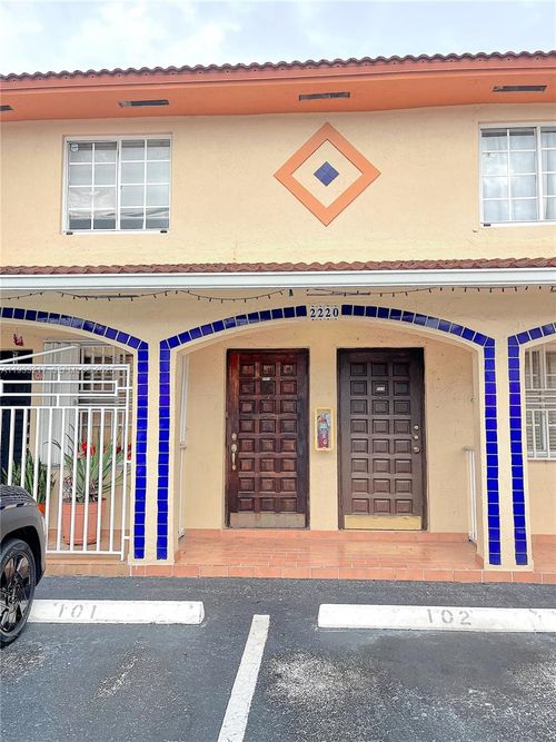 16-2220 W 74th St, Hialeah, FL, 33016-6761 | Card Image