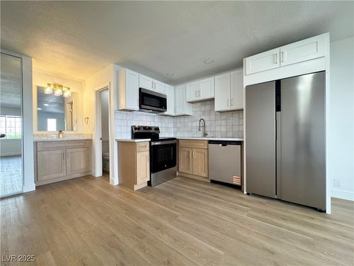 apt-94-4600 University Center Dr, Las Vegas, NV, 89119-6679 | Card Image