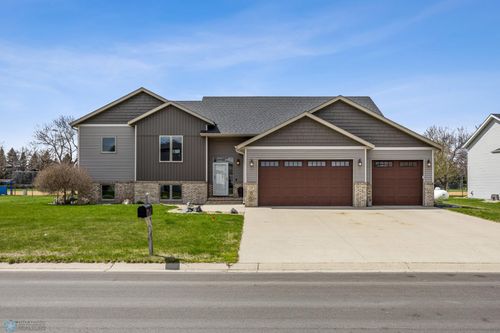 134 Newport Pkwy, Kindred, ND, 58051-4502 | Card Image