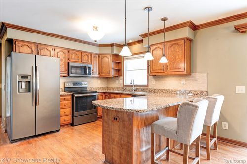 836 N Main St, Milford, MI, 48381-1527 | Card Image