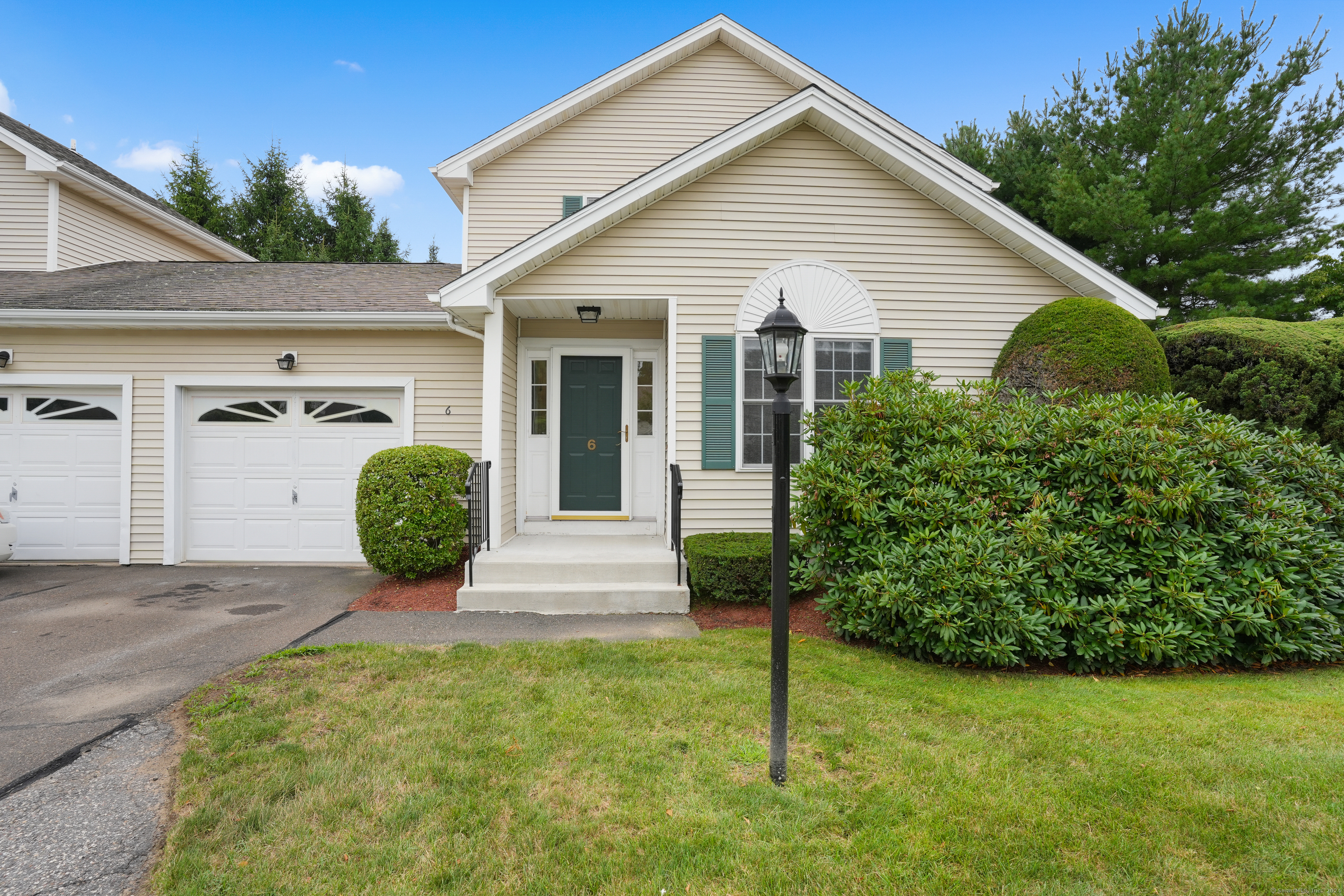Long Hill Pl, Trumbull, CT 06611