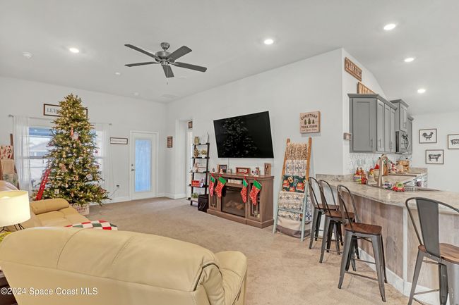 814 Moment St, House other with 4 bedrooms, 2 bathrooms and null parking in Cocoa FL | Image 9