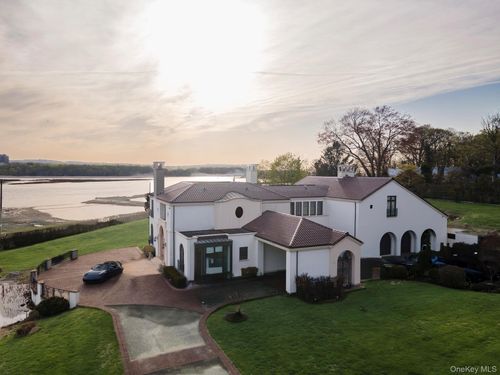 717 Short Beach Rd, Saint James, NY, 11780-4109 | Card Image